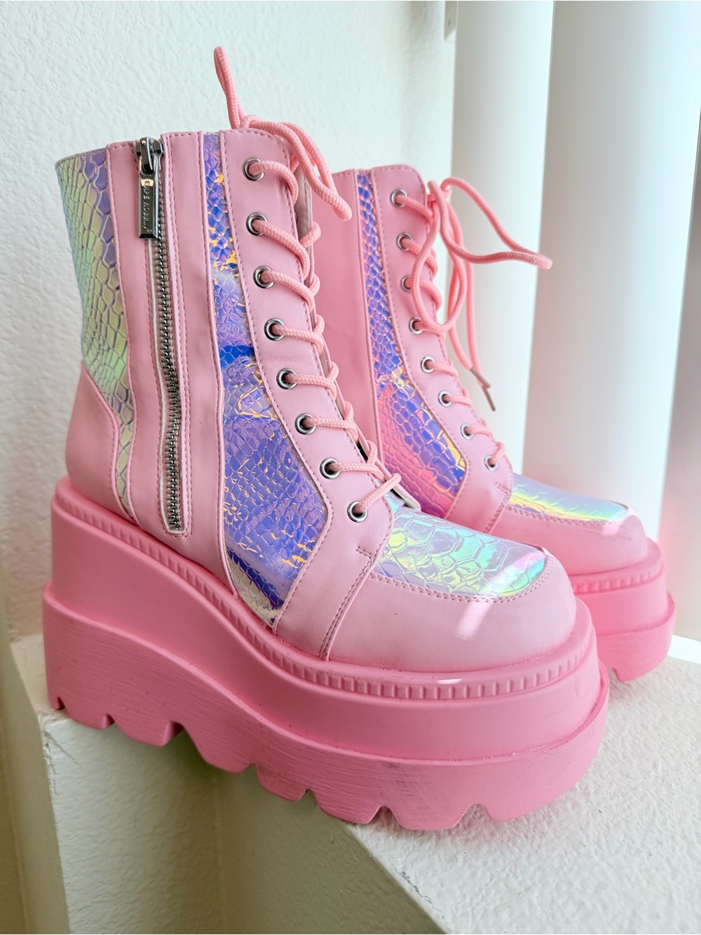 PRE LOVED - RADIO Pink Poison Pink Platform Boots PNK/6 - SH288